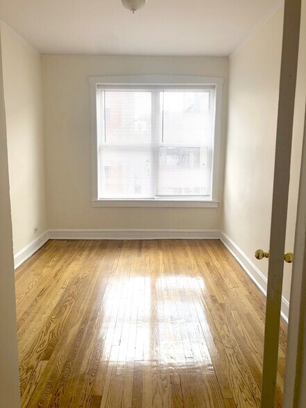 Building Photo - 806 N Bishop St