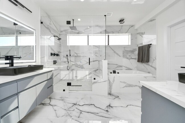 Building Photo - 5327 S Braeswood Blvd