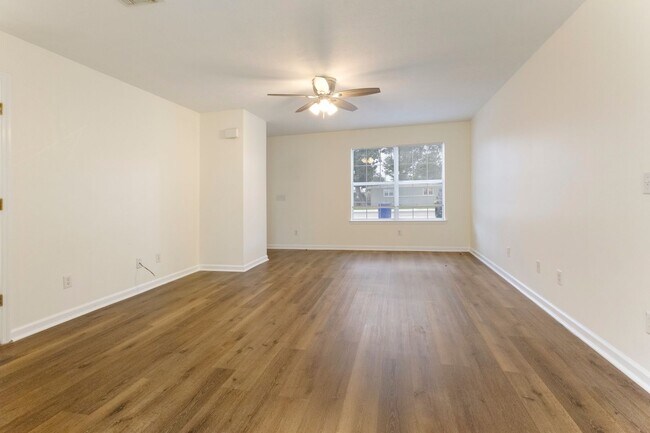 Building Photo - 108 N Gray Ave