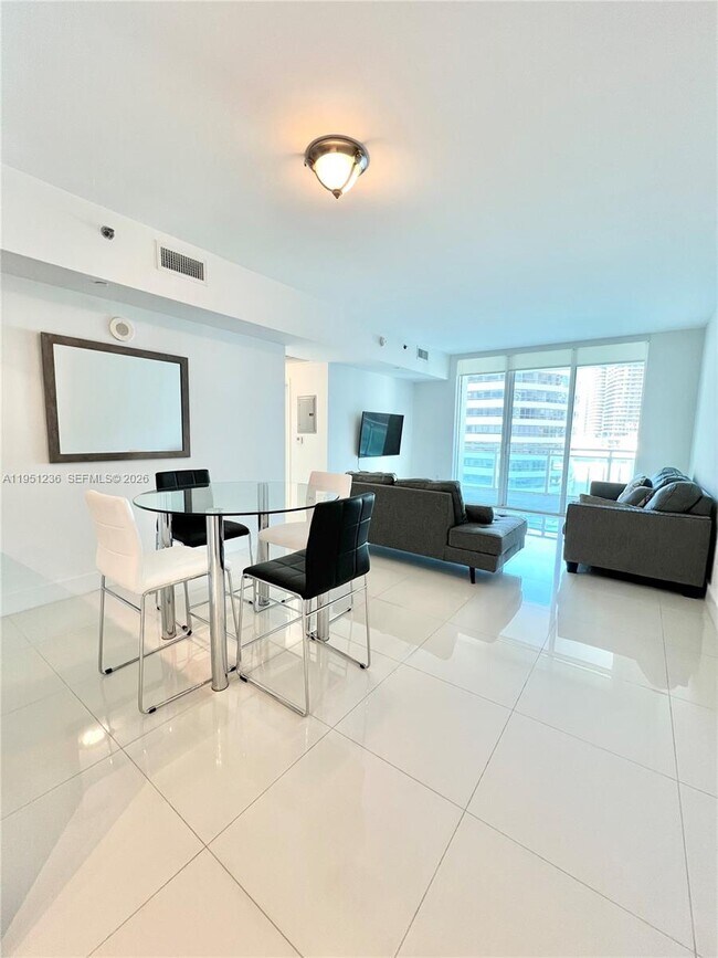 Building Photo - 950 Brickell Bay Dr