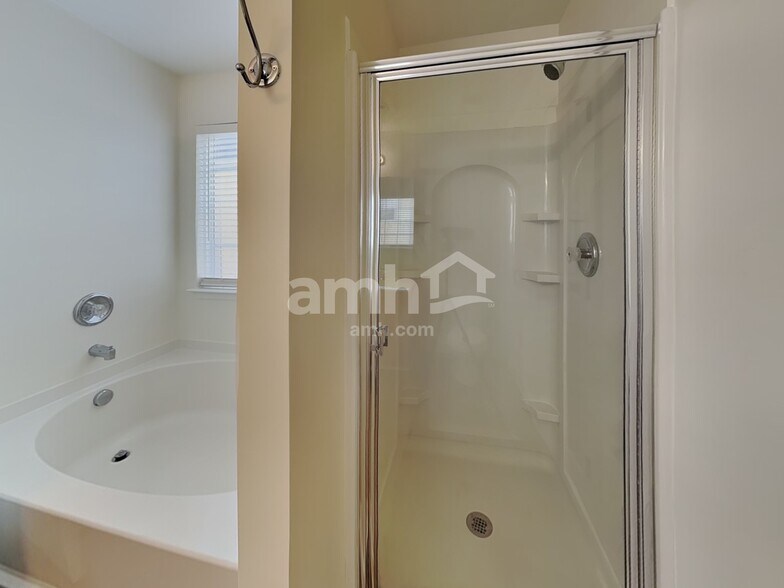 Building Photo - 982 Ramsgate Dr SW