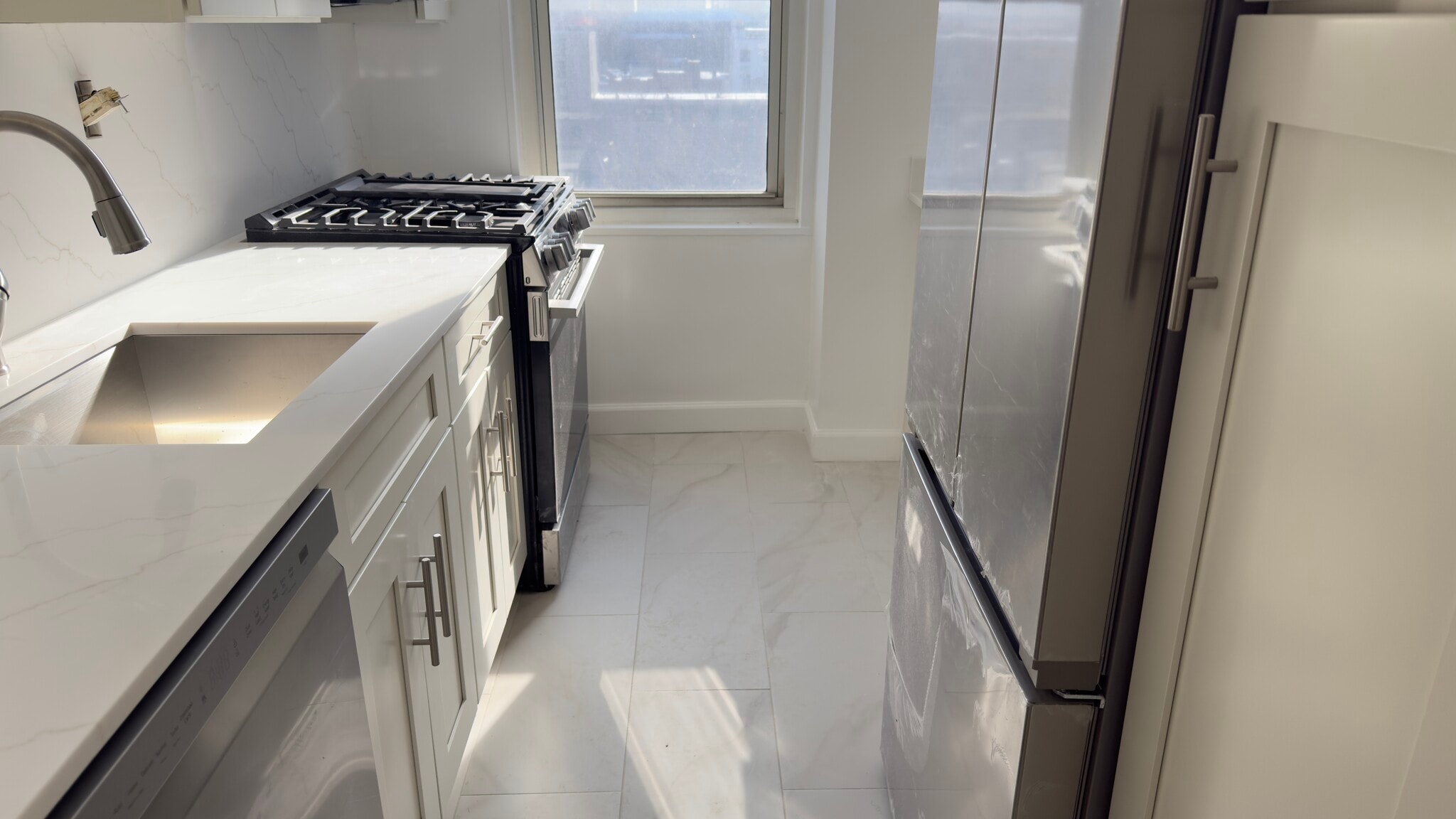 Building Photo - 225 Saint Pauls Ave