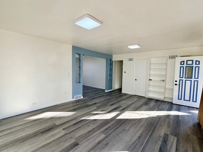 Building Photo - 308 S Division St