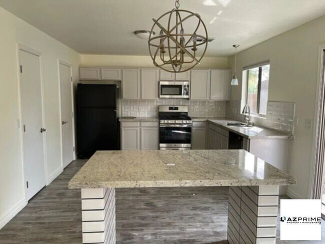 Building Photo - Beautiful home for you