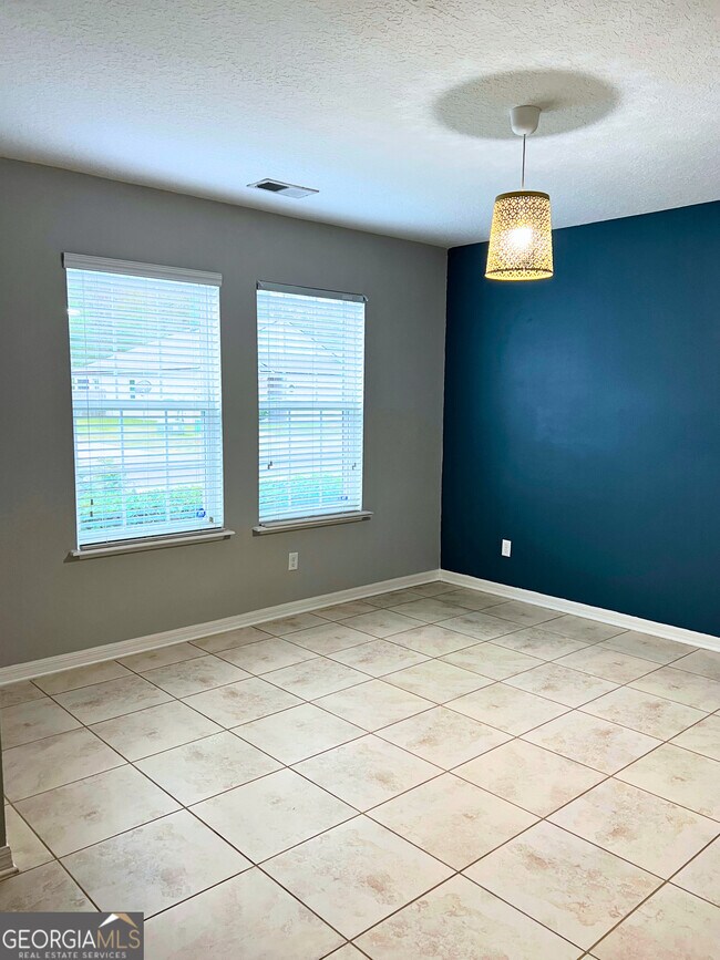 Building Photo - 125 Walnut Wy