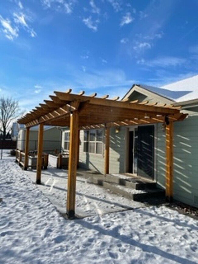 Building Photo - 1203 15th Ave W