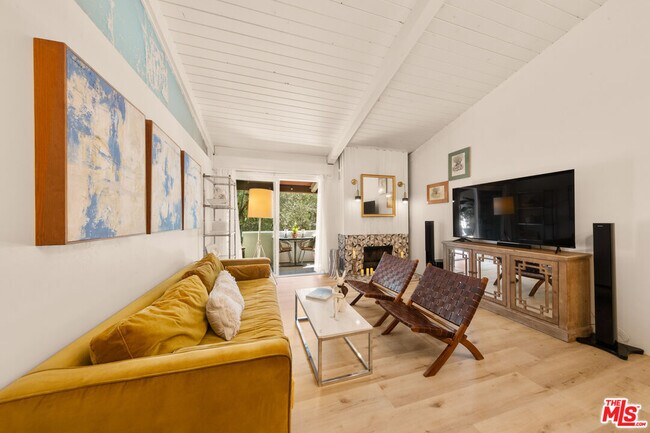 Building Photo - 6425 Green Valley Cir