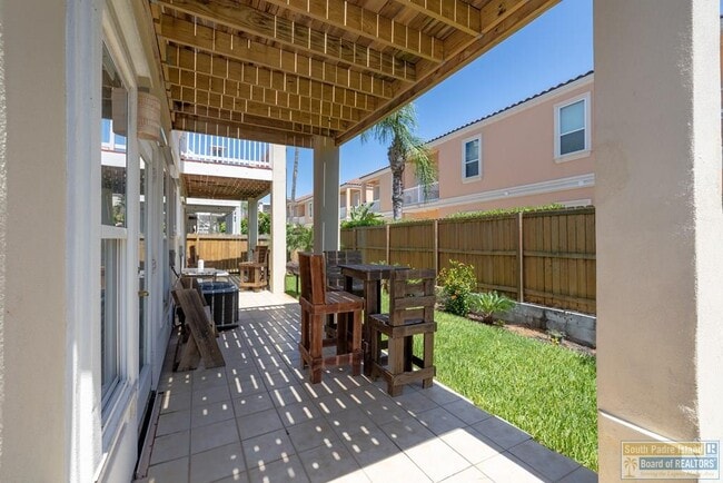 Building Photo - 109a E Red Snapper St