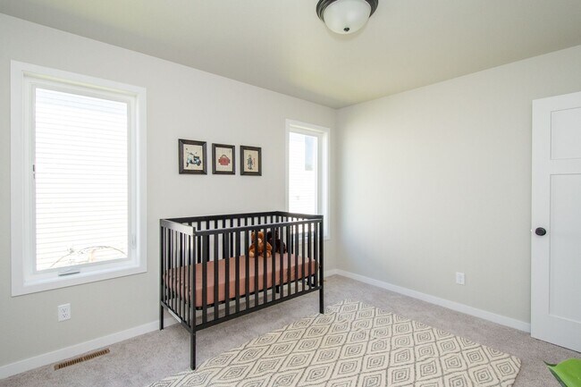 Building Photo - 4 Bed 3 Bath Single Family Home