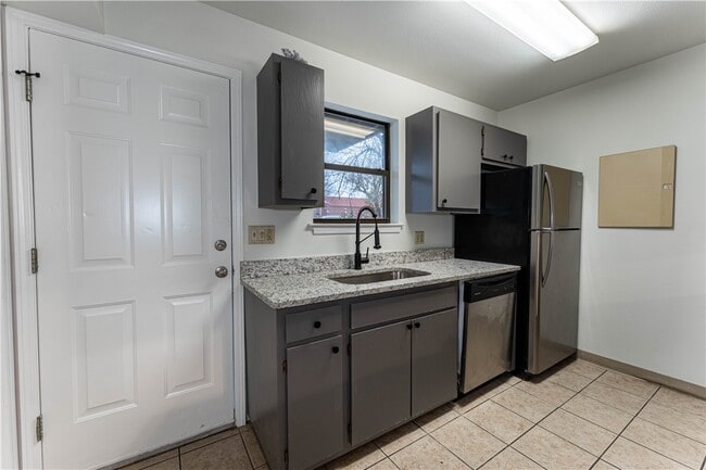 Building Photo - 250 N Madison St