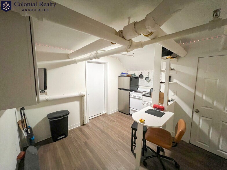 Building Photo - 90 Charles St