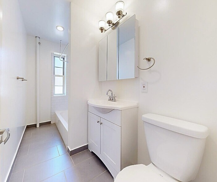 Building Photo - Thayer Street