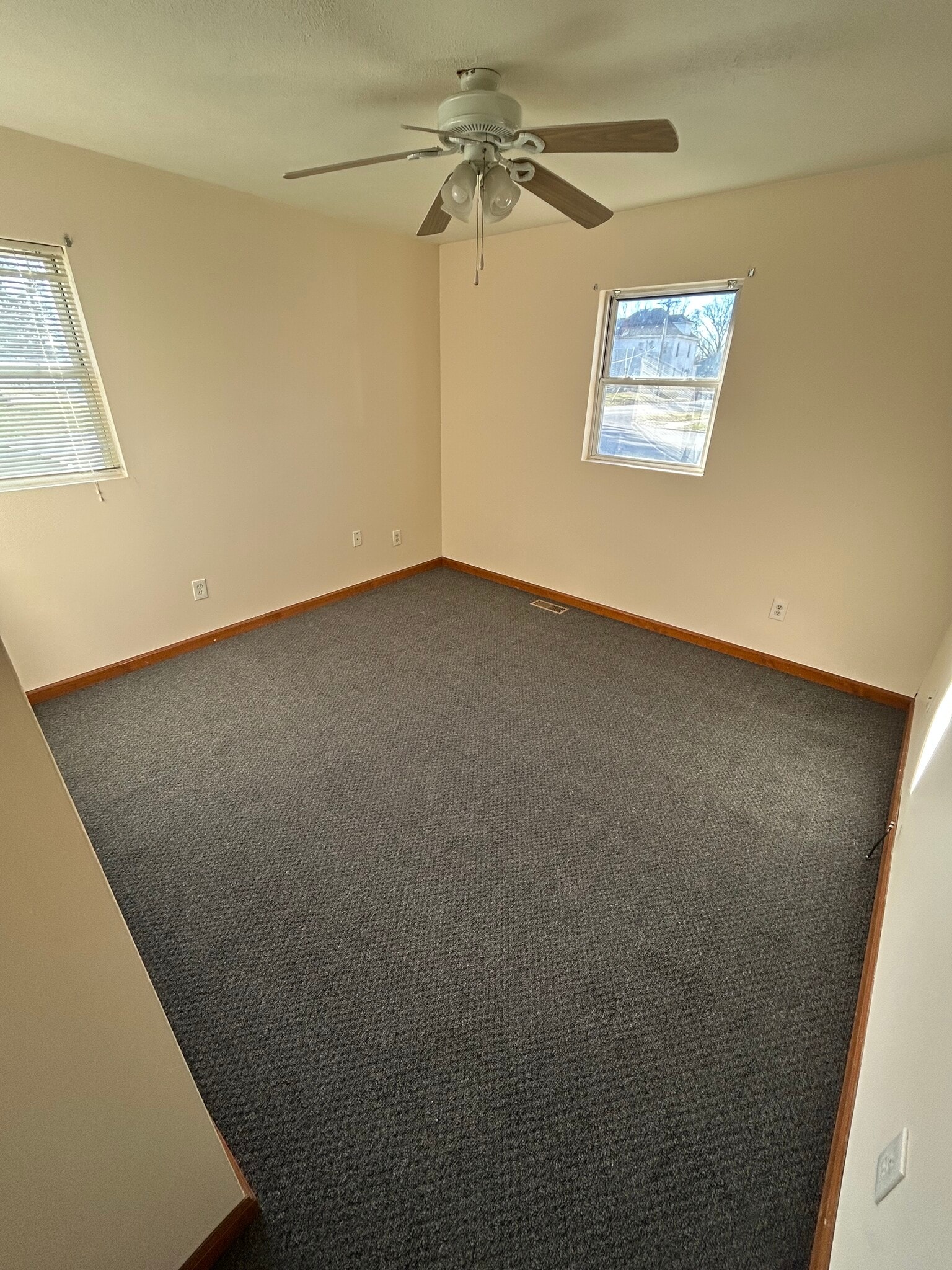 Building Photo - 303 N 4th St