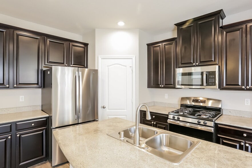 Building Photo - 6388 Kellyville Dr