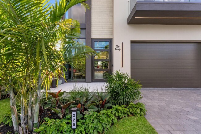 Building Photo - 220 S Swinton Ave