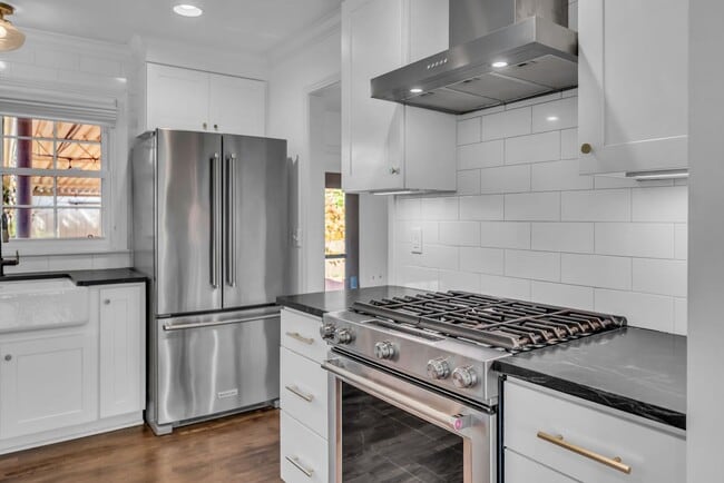 Building Photo - Stunning 3BR/2BA Home in the Highly Sought...