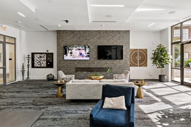 Building Photo - 205 S Kings Dr