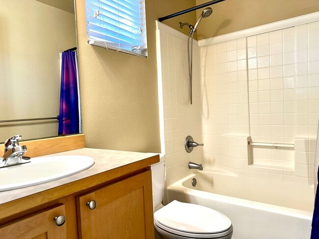 Building Photo - 3bd/2.5ba Sammamish Townhouse