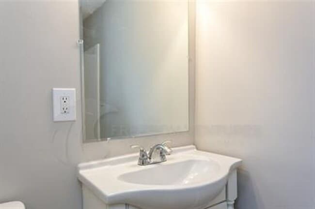 Building Photo - Spacious 3-Bed, 2-Bath in Pleasant Grove
