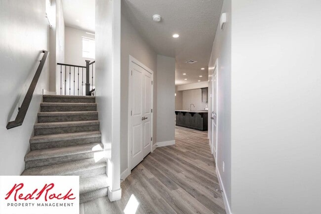 Building Photo - 3 Bedroom Hurricane Townhome With Scenic Views