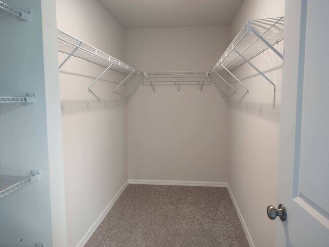 Building Photo - 6248 N Chestnut Terrace