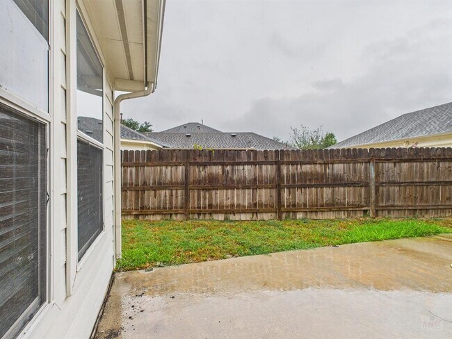 Building Photo - 136 Winter St