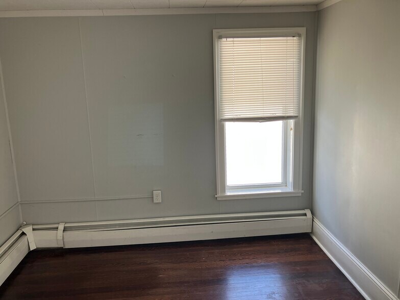 Building Photo - 5 Pine St