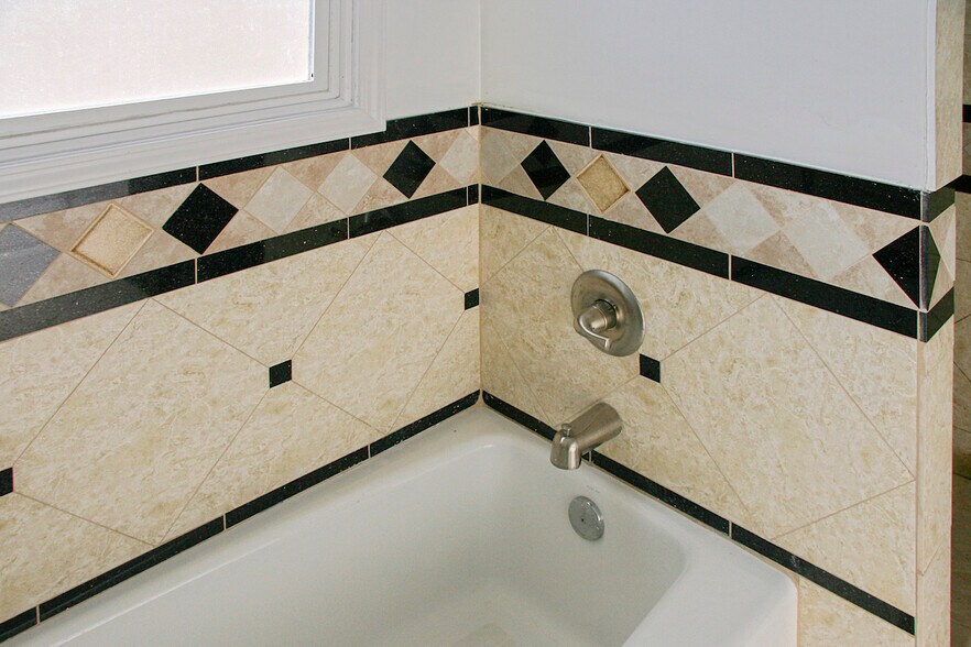 Building Photo - 6071 1/2 Pickford St