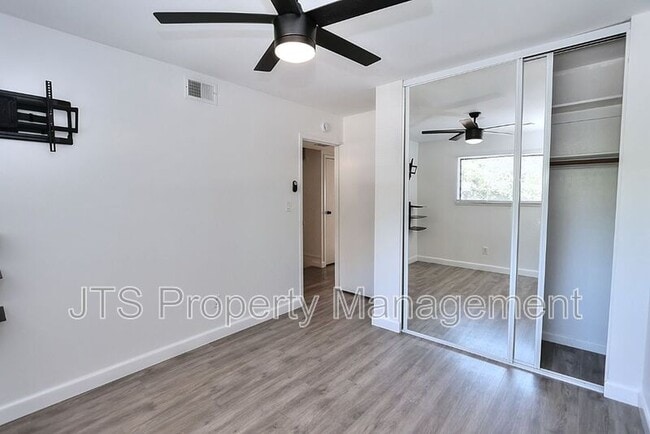 Building Photo - 9 Derow Ct