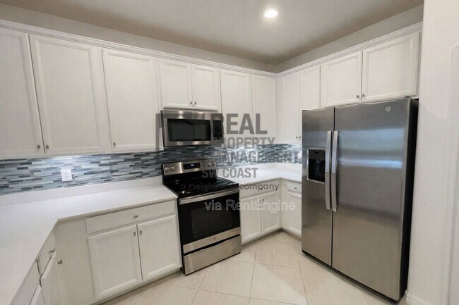 Building Photo - 2555 Vine Ave