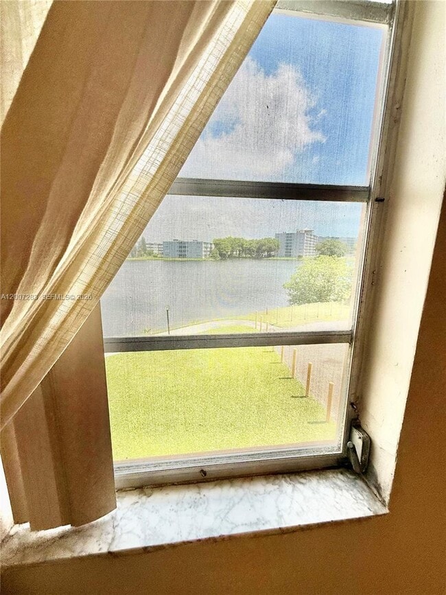 Building Photo - 1591 NE Miami Gardens Dr