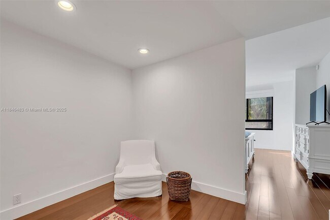 Building Photo - 151 Crandon Blvd