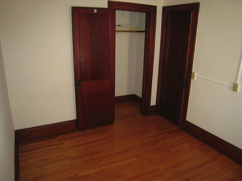 Building Photo - 945 Spaight St