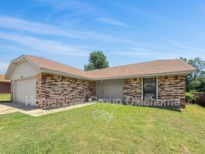 Building Photo - 216 Oak Tree Dr