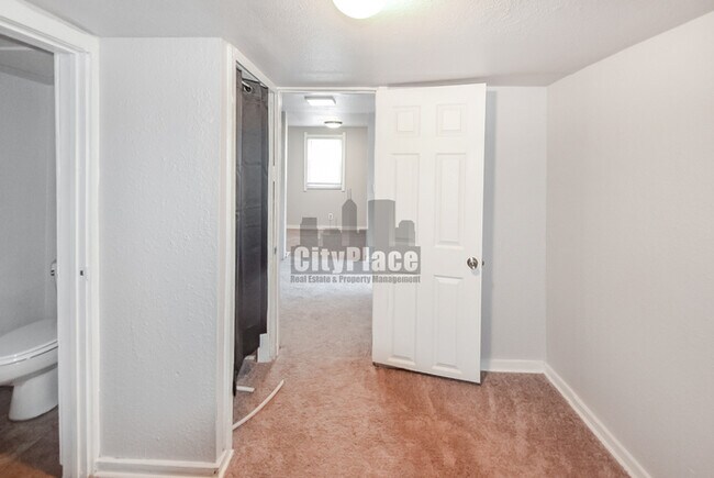 Building Photo - 318 Parkway Ave