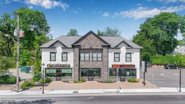 Building Photo - 9 N Beverwyck Rd