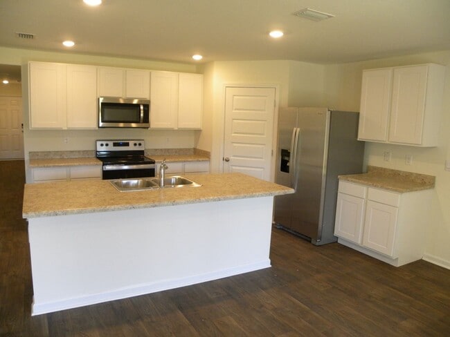 Building Photo - *****AVAILABLE NOW*****