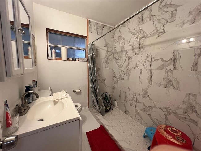 Building Photo - 5009 Deauville Dr