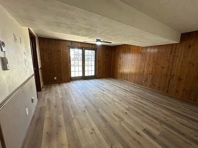 Building Photo - 3821 N Laramie St