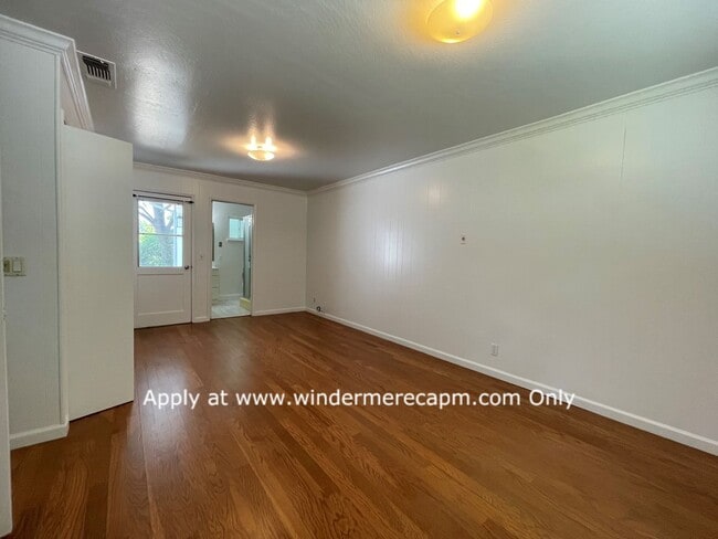 Building Photo - Fabulous Hollywood Park home 2BDRM 2BATH + Bonus/Office Room