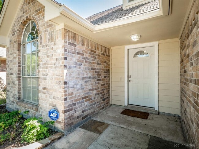 Building Photo - 6407 Bayou Crest Dr
