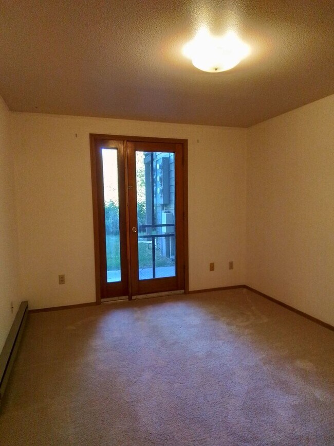 Building Photo - 719 S Church Ave