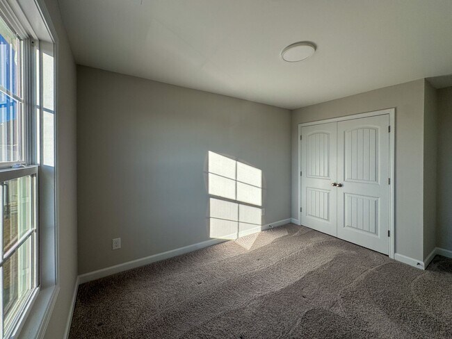 Building Photo - Stunning 4 Bed Home with Fenced Backyard