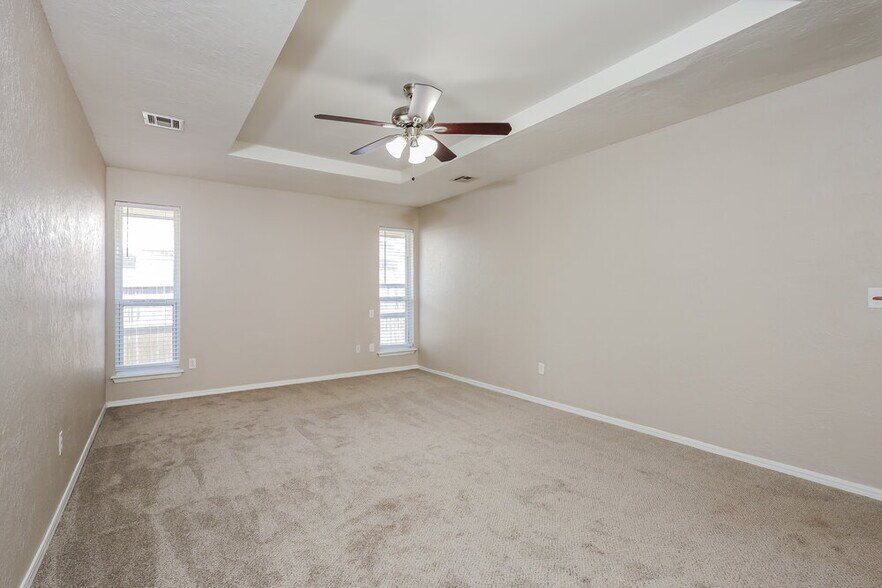 Building Photo - 10117 S Land Ave