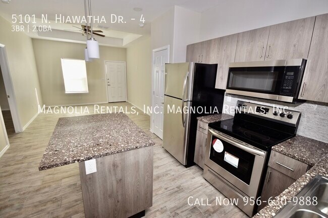 Building Photo - 5101 N Hiawatha Dr