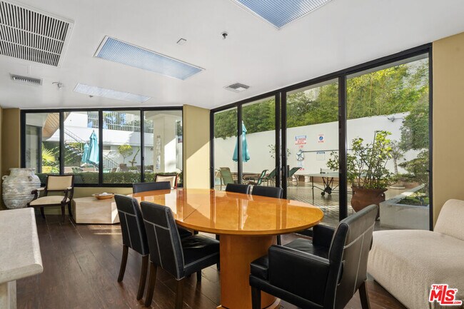 Building Photo - 10660 Wilshire Blvd