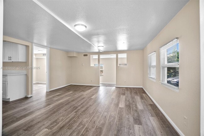 Building Photo - 212 SW 11th St