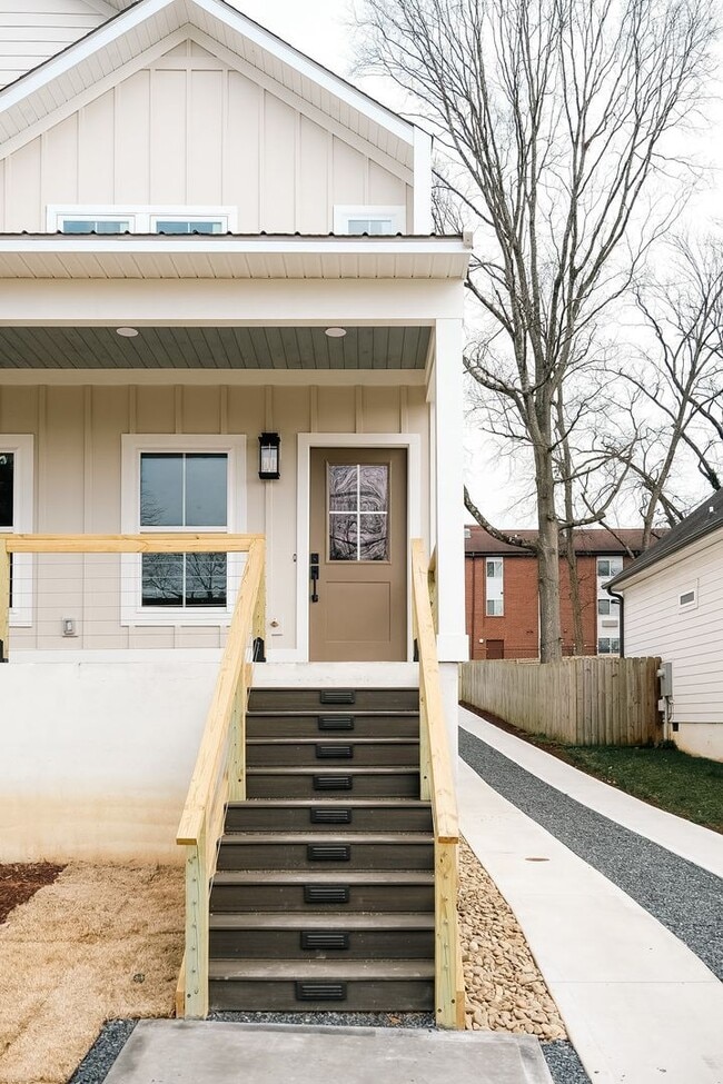 Building Photo - 207 S Calhoun St