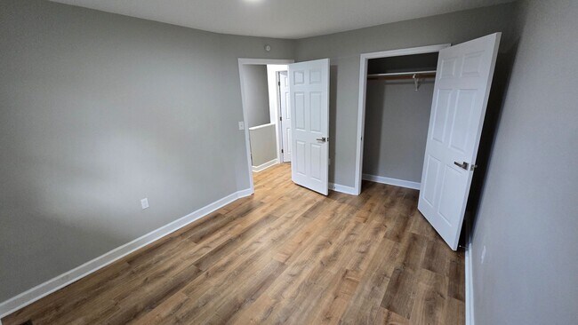 Building Photo - 2 bedroom/1.5 bath Townhouse  Kingsport, TN