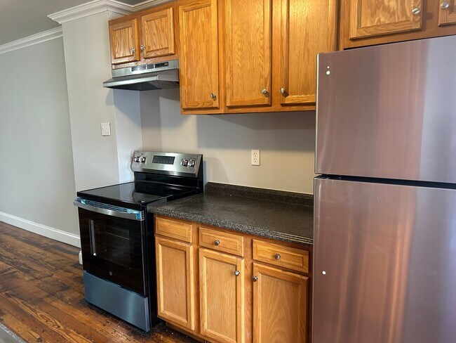 Building Photo - 519 E Mifflin St